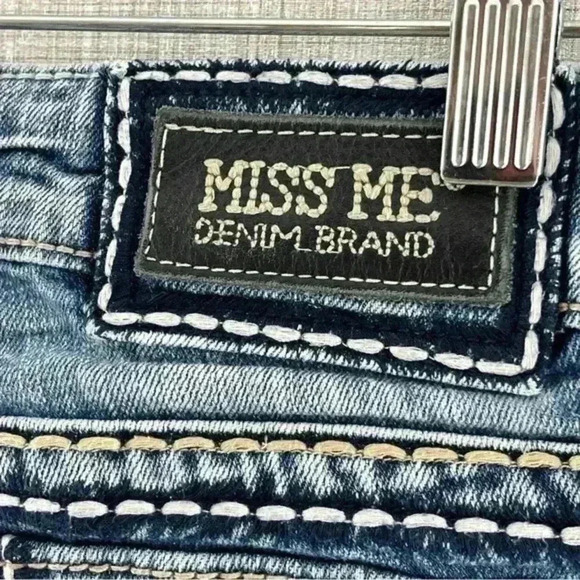 Miss Me Irene Straight Leg Altered Hem Women's  CropJeans Size 26 2270/1.2 - Picture 9 of 10